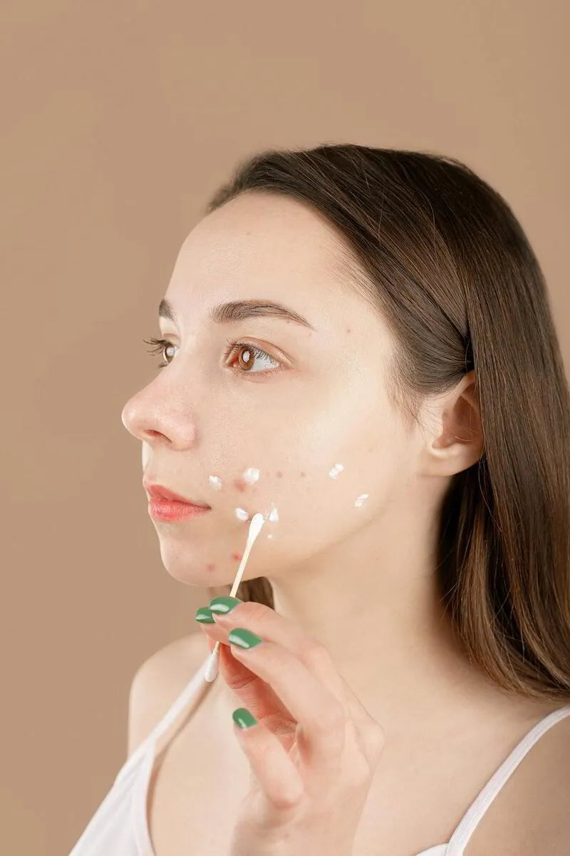 Can You Use Blue Light Therapy with Tretinoin? Can You Use Blue Light Therapy with Tretinoin?