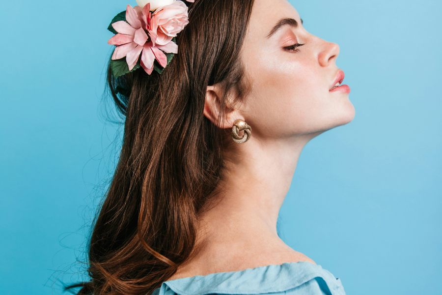 Unlocking the Benefits of LED Light Therapy for Youthful Skin